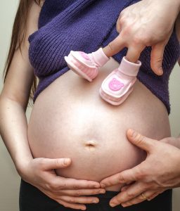 femme-enceinte-ventre-rond
